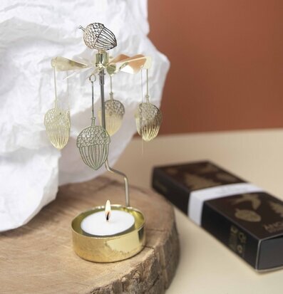 Bild av ett änglaspel som skapar magisk atmosfär