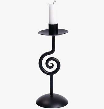 Bild av elegant och robust spiralformad ljusstake