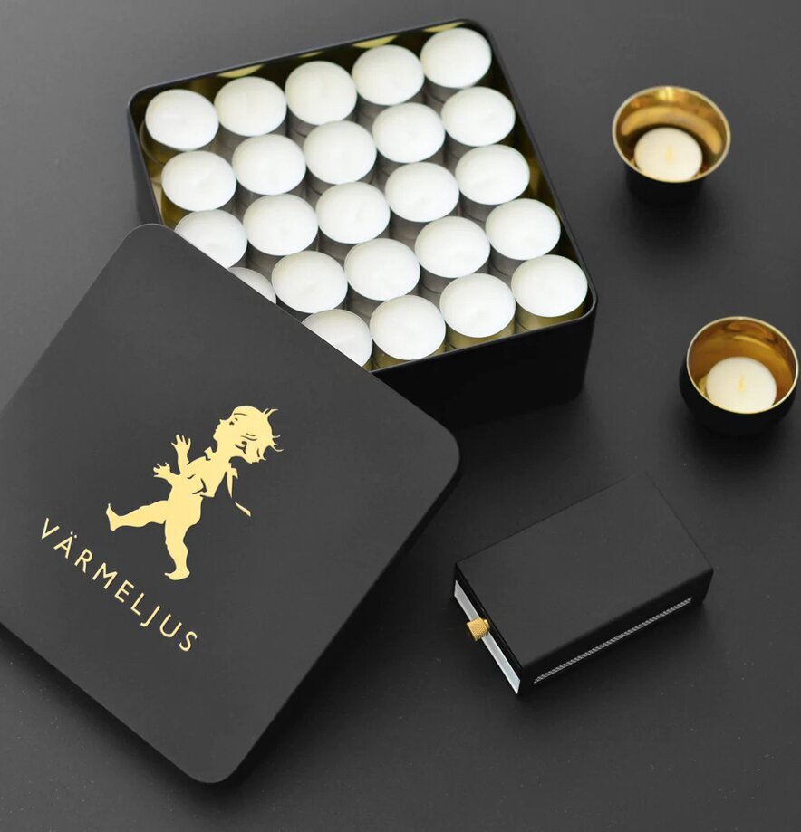 Plåtburk Värmeljus Svart/Guld från Solstickan på svart yta