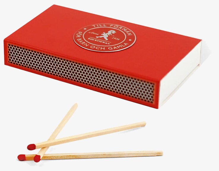 Tändsticksask Röd från Solstickan med tre tändstickor