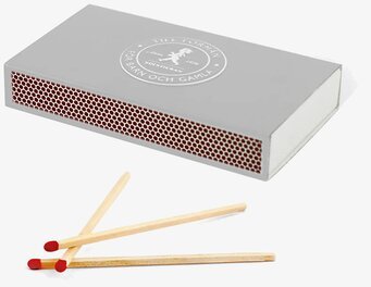 Bild av elegant grå tändsticksask med tändstickor
