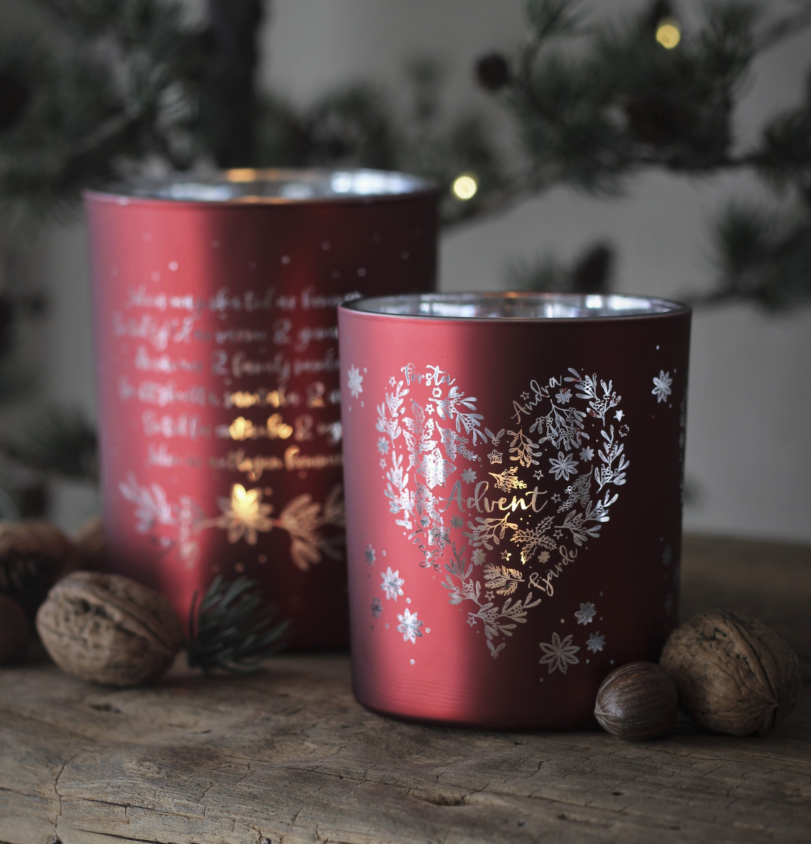 Bild av ljuslyktor som fångar julens magiska stämning