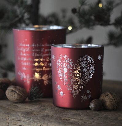 Bild av ljuslyktor som fångar julens magiska stämning