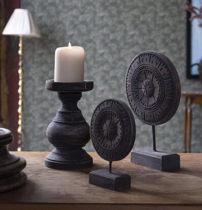 Bild av rustik elegans med svarvad ljusstake