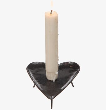 Bild av charmigt hjärtformat ljusfat i hamrad plåt