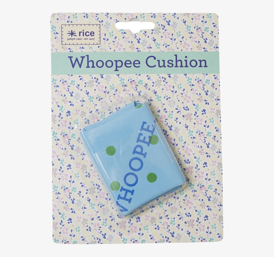 Whoopee Cushion Blå från Rice i blått med gröna prickar