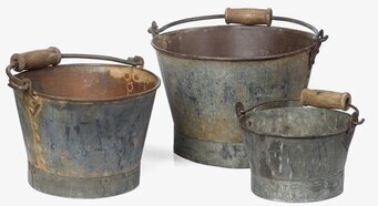 Bild av tre rustika plåtkrukor i återvunnen metall