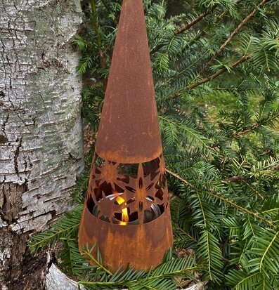 Bild av dekorativ stjärnlampa i naturlig miljö