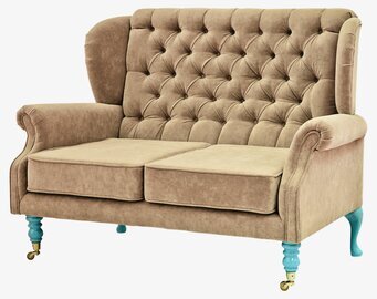 Bild av elegant tvåsitsig soffa med klassisk design