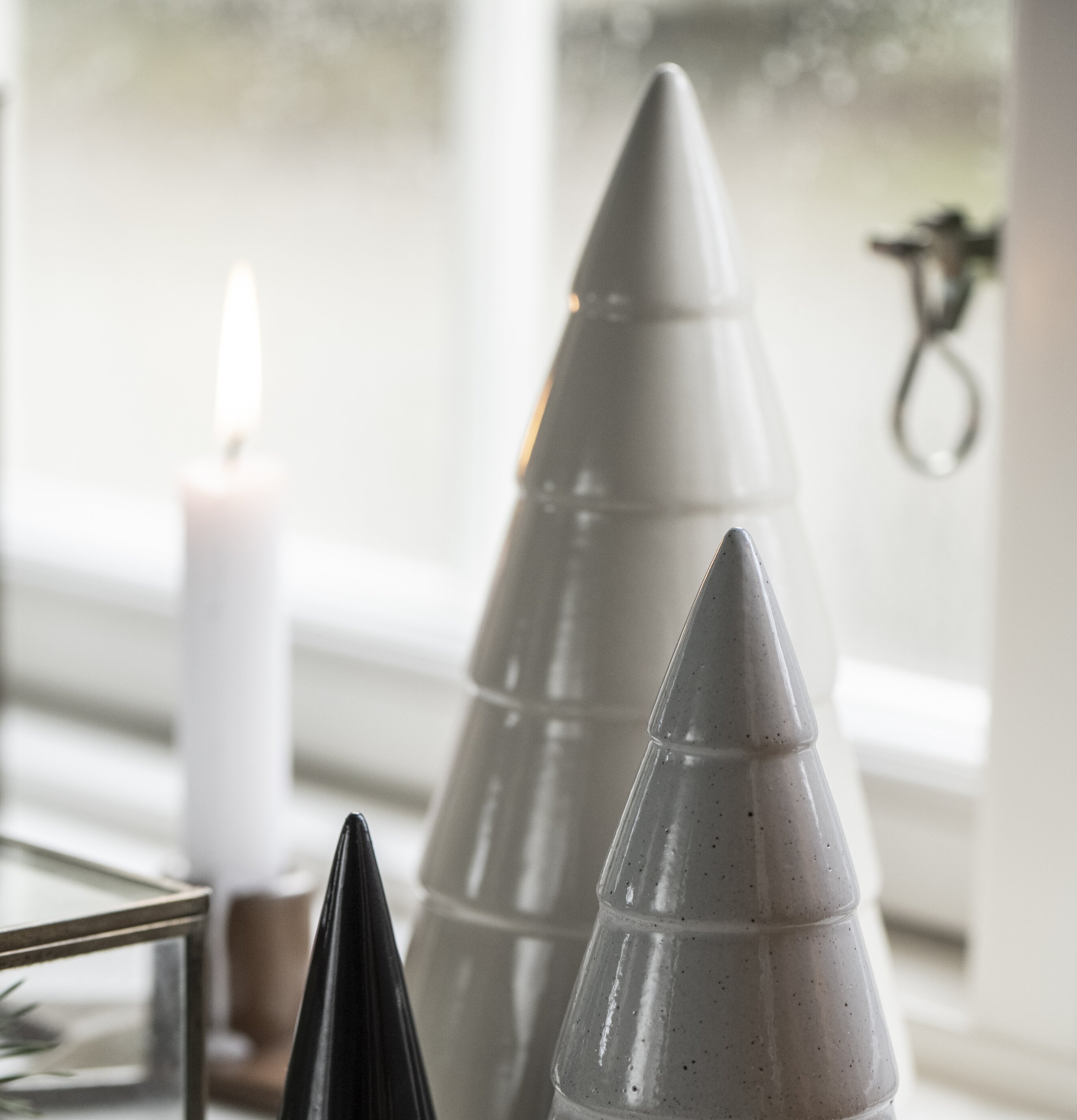 Gran Creme Stor från IB Laursen med andra keramiska granar