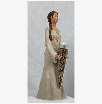 Bild av detaljrik figurin med nordisk estetisk känsla