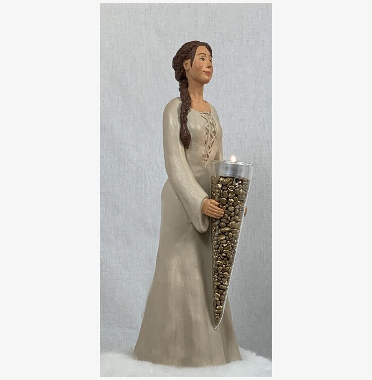 Bild av detaljrik figurin med nordisk estetisk känsla