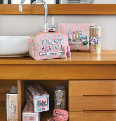 Bild av stilfull och praktisk badrumsarrangering