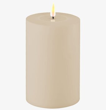 Bild av elegant utomhusljus med realistisk flamma
