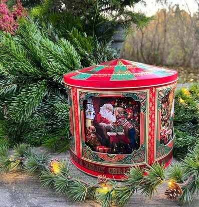 Bild av dekorativ julburk med traditionell design