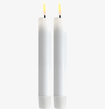 Bild av två eleganta vita LED-kronljus i inredning