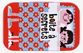 Bild av färgglad och kreativ plåtburk med hemligheter