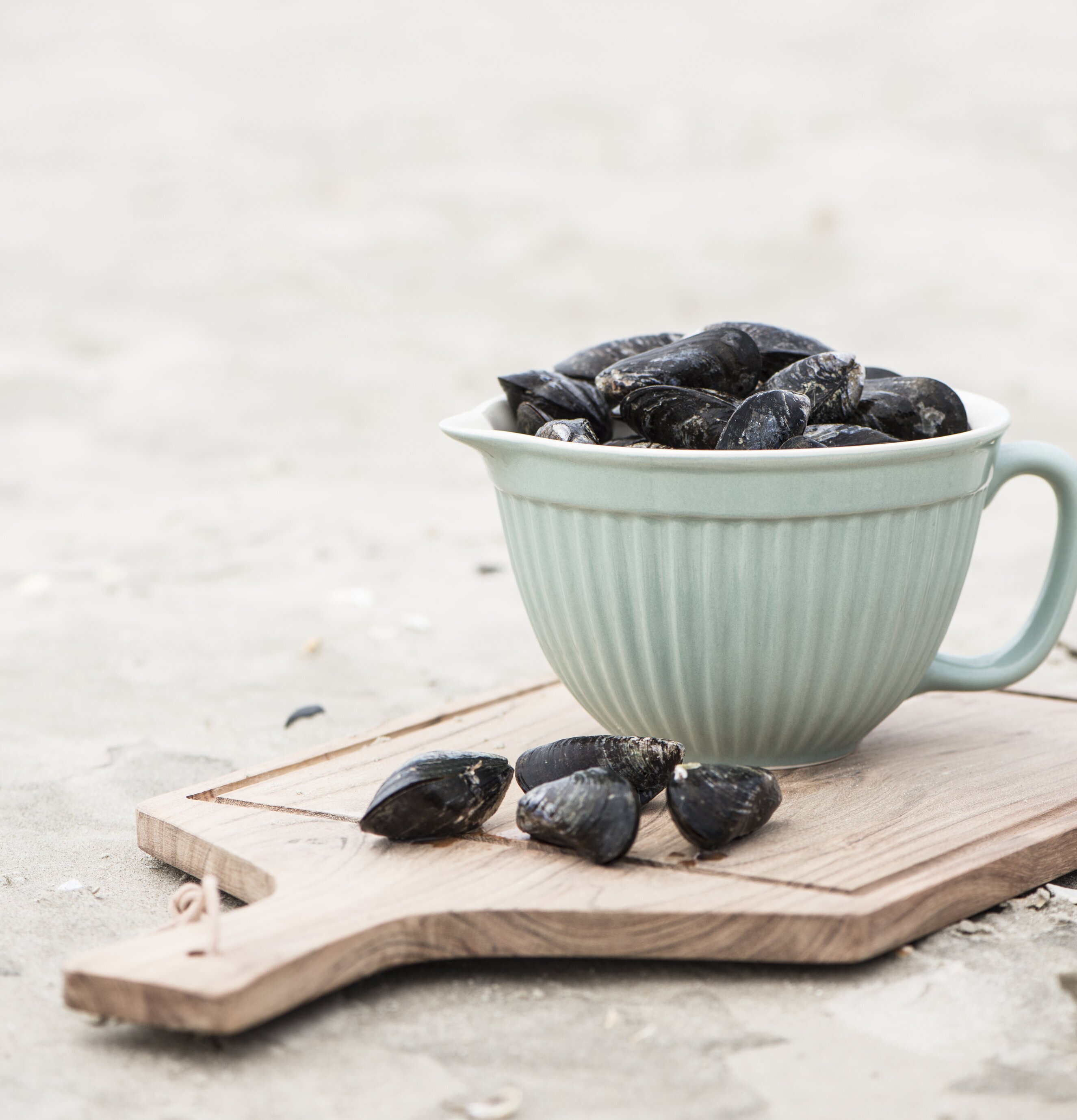 Vispskål Mynte Green Tea från IB Laursen på träskärbräda