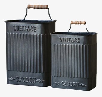 Bild av antiksvarta krukor med vintage trädgårdsstil