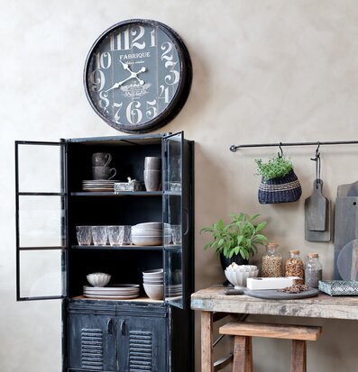 Bild av rustik interiör med vintage och industriell stil