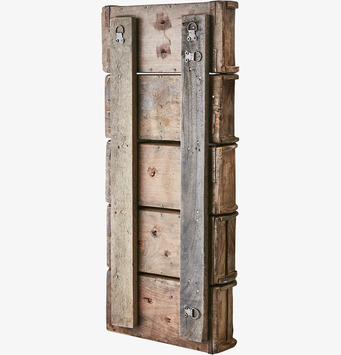 Bild av robust och rustik vägghylla med vintagekänsla