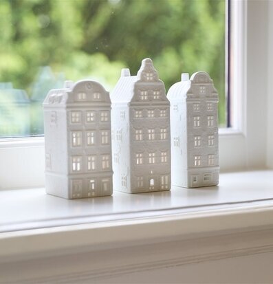 Bild av ljuslyktor inspirerade av Stockholms arkitektur