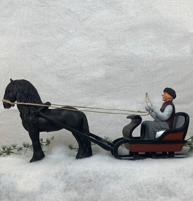 Bild av nordisk charm: Hästdragen släde i vinterlandskap