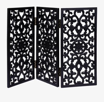 Bild av elegant svart fönsterjalusi med ornament