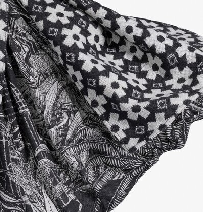 Bild av geometriskt mönstrad bordslampas tygstycke