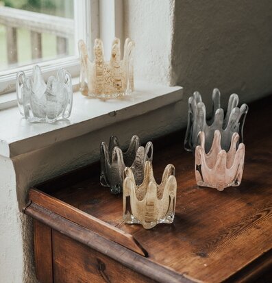 Bild av ljuskoppar i olika färger och former