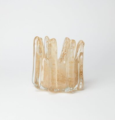 Bild av unik ljuskopp med organisk form och färg