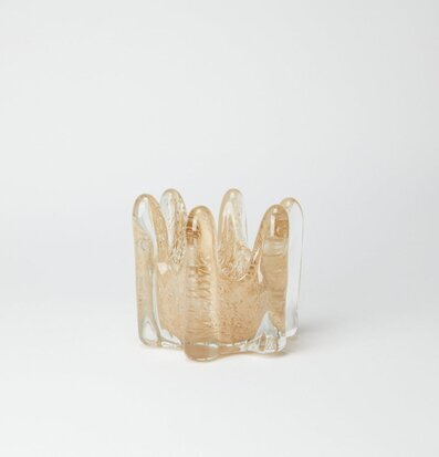 Foto av elegant ljuskopp i sandton med vågigt mönster