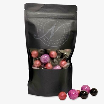 Bild av elegant förpackning med färgglada lakritskulor