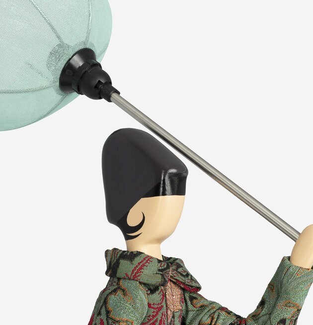 Bordslampa Anastasia från Skitso, elegant figur med kupol