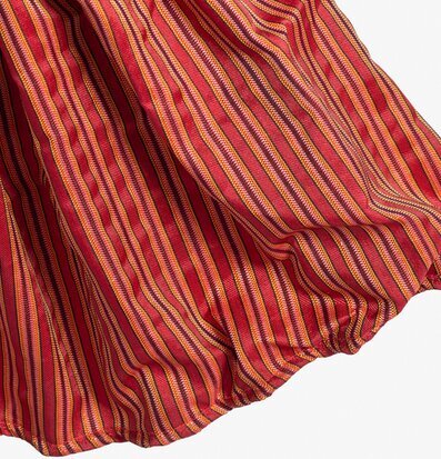 Bild av färgglatt randigt tyg med livfull design