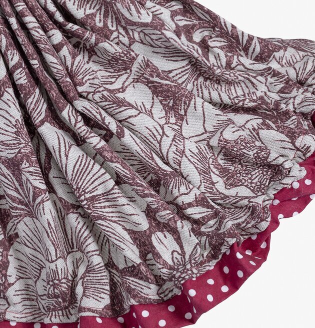 Bordslampa Olga från Skitso med blommönstrad plisserad skärm