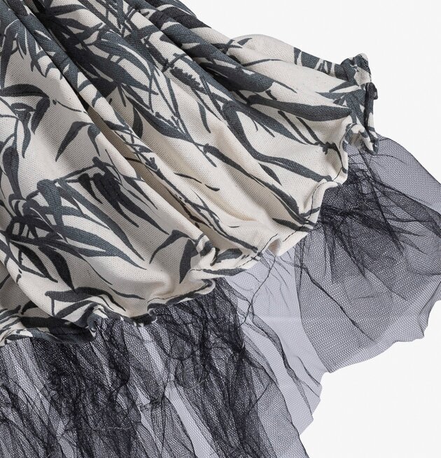 Bordslampa Sofiela från Skitso med mönstrad tygskärm.