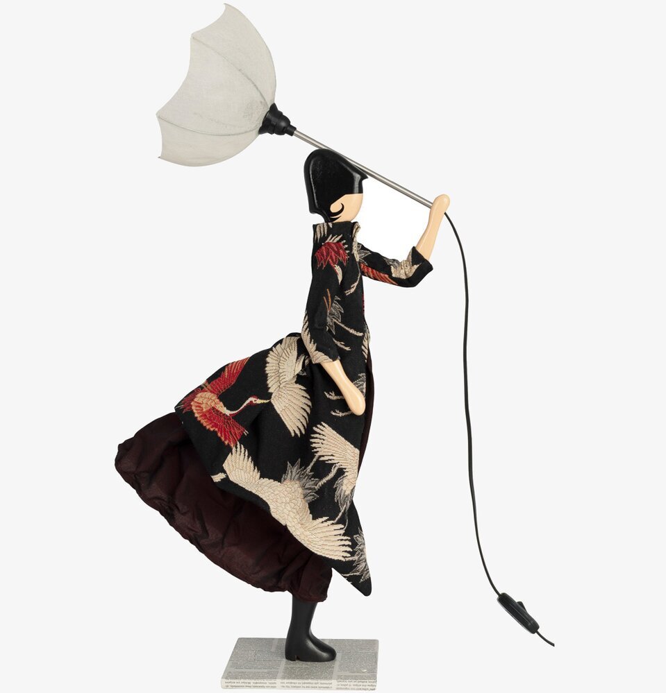 Bordslampa Kumiko från Skitso med karaktär och paraply