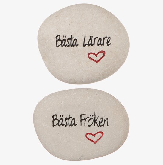 Vit Sten Med Graverad Text - Svart/Röd från Different Design