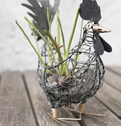 Bild av dekorativ smideskorg inspirerad av en tupp