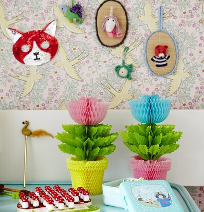 Foto av kreativ och färgglad heminredning och spel