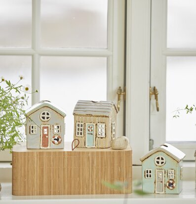 Bild av charmiga ljuslyktor som skapar hemtrevnad