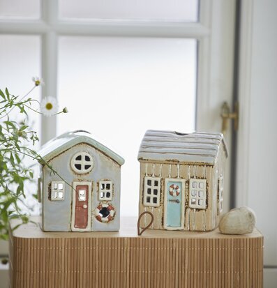 Bild av charmiga ljuslyktor formade som små hus