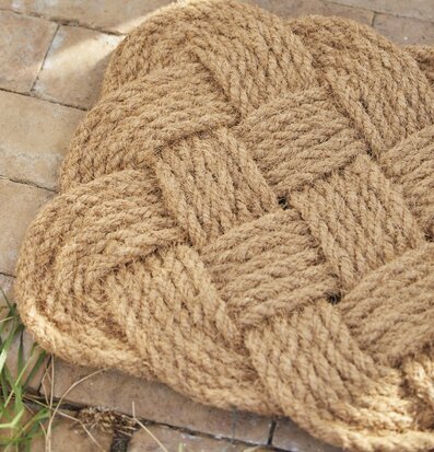 Bild av handflätad dörrmatta i naturlig kokosfiber