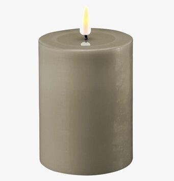 Bild av sandfärgat LED-blockljus med realistisk flamma