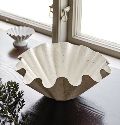 Bild av elegant skål med unik design och prickar