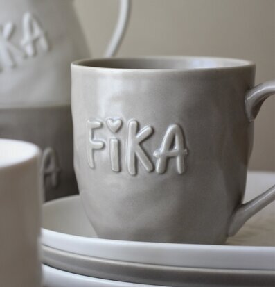 Bild av stilren mugg med kärlek och fika-tema