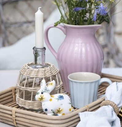 Bild av lantlig idyll med charmiga inredningsdetaljer