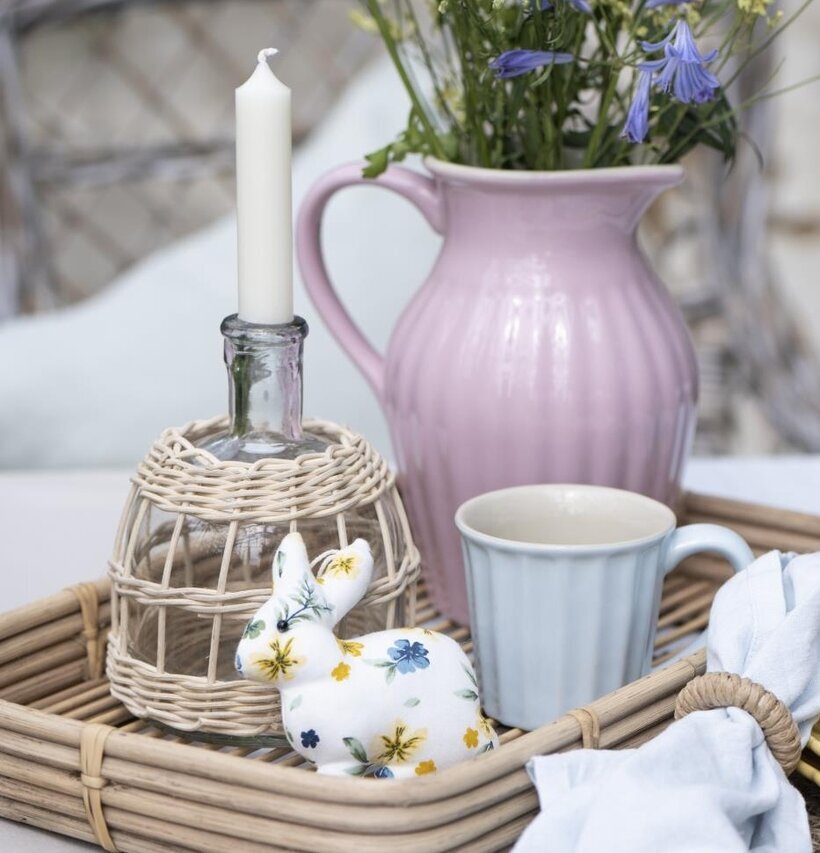 Bild av lantlig idyll med charmiga inredningsdetaljer