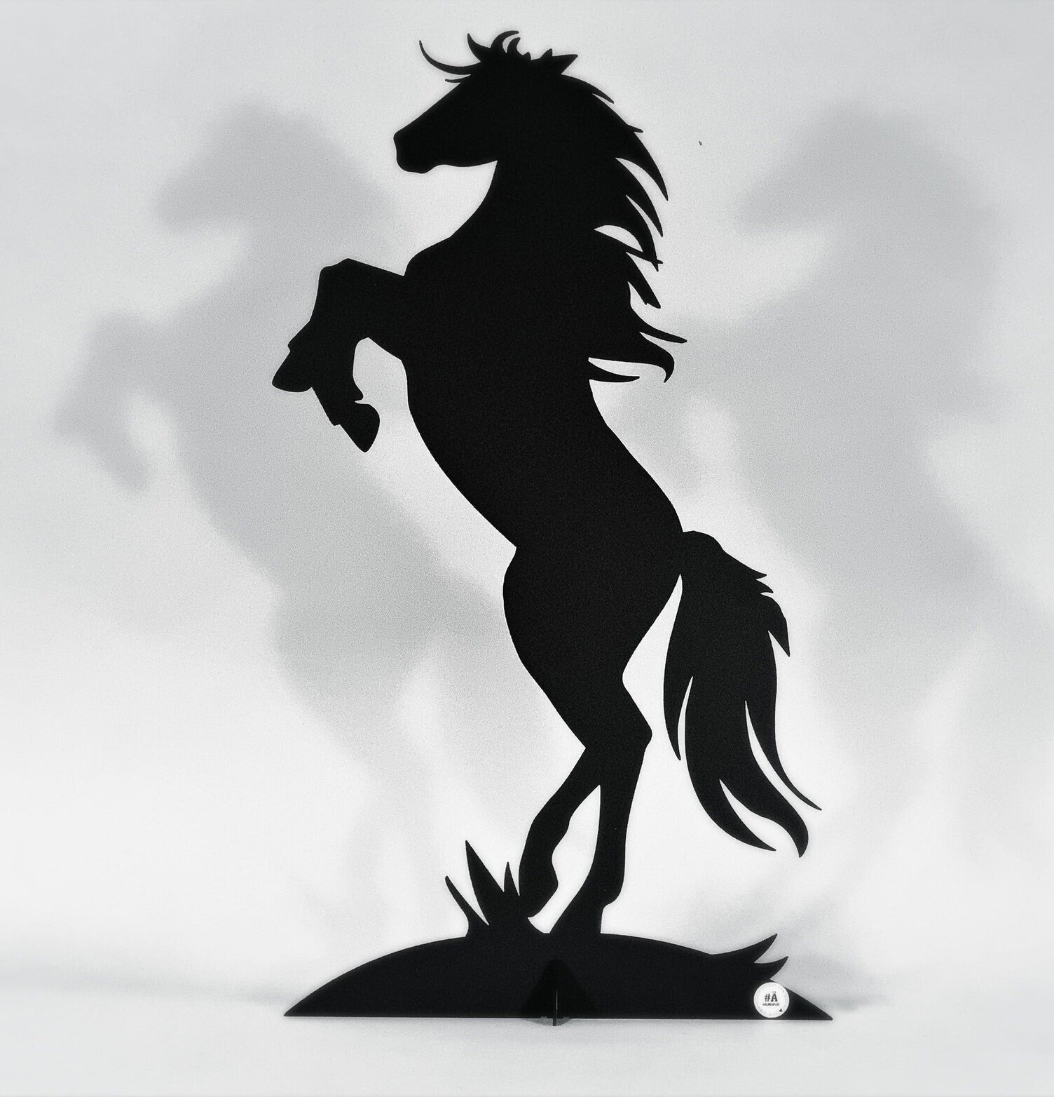 #ÄlskaPlåt Häst Svart från Älskaplåt, elegant plåtfigur